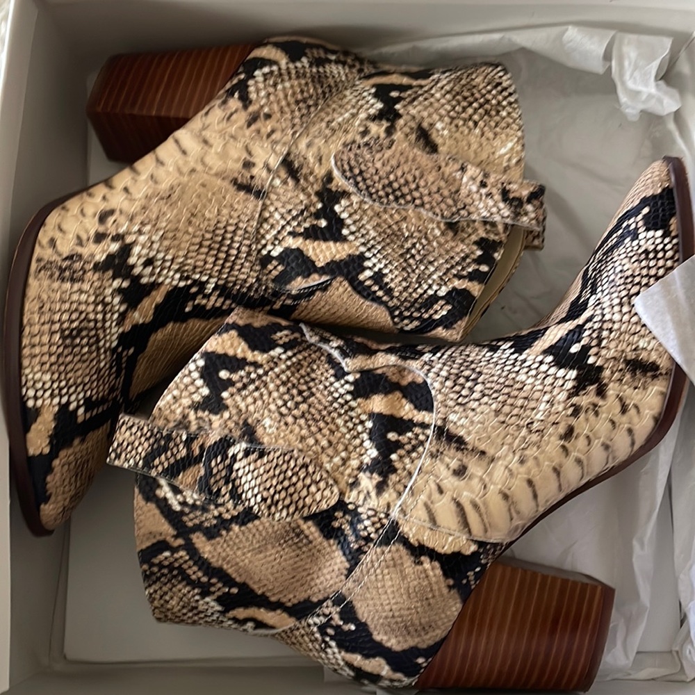 Ankle booties in great condition worn once